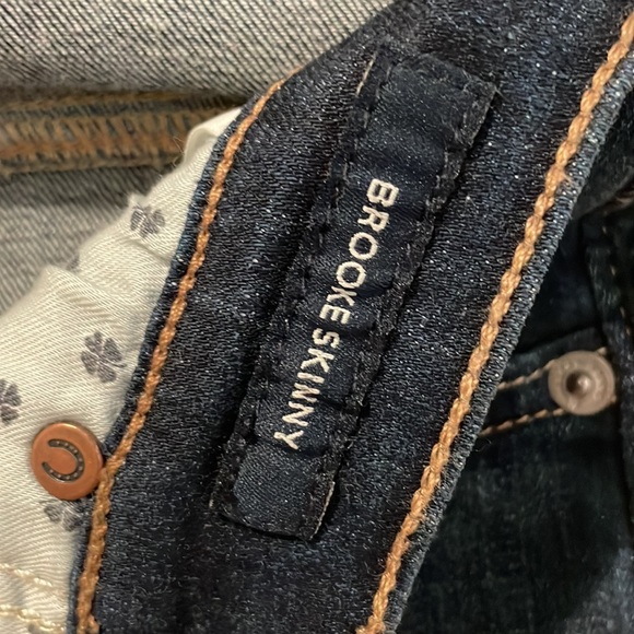 Size 2/26. Lucky Brand Brooke Legging Jeans Dark Wash Skinny Straight Leg. - Picture 3 of 5